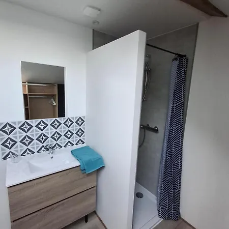 Au Milieu De La Campagne شقة